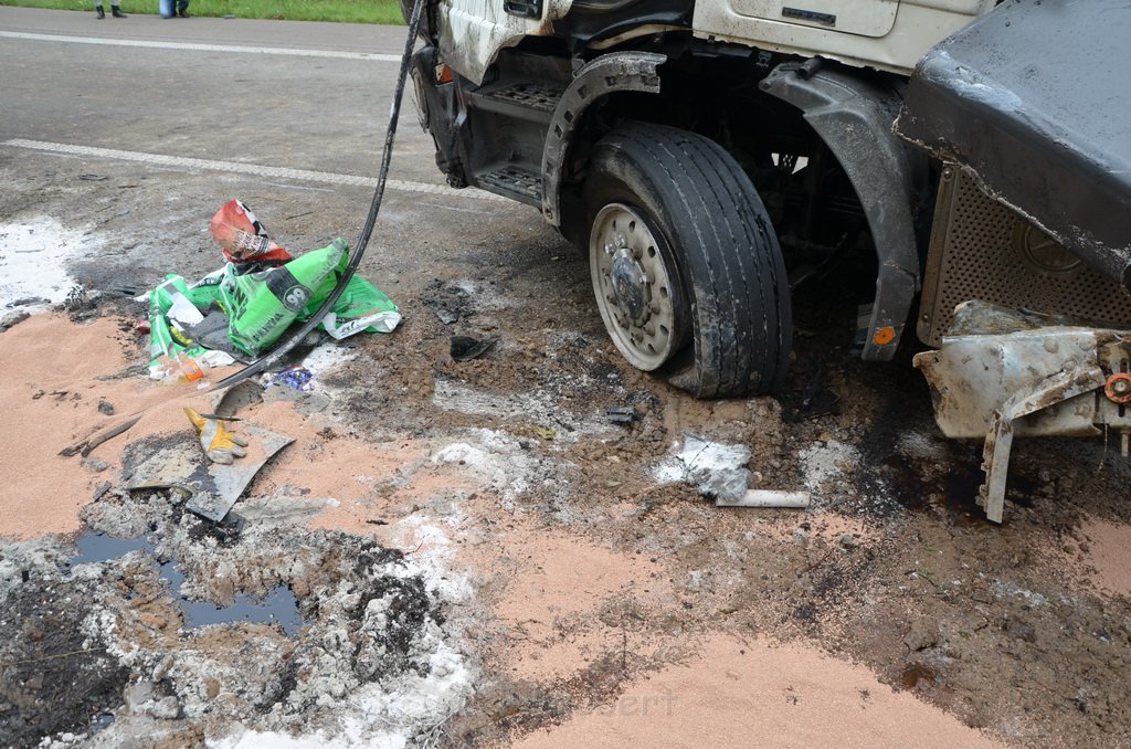 LKW umgestuerzt A 1 Rich Saarbruecken P253.JPG